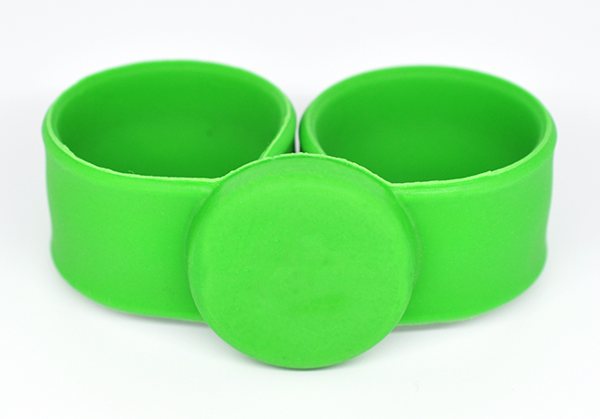 Clap silicone wristband