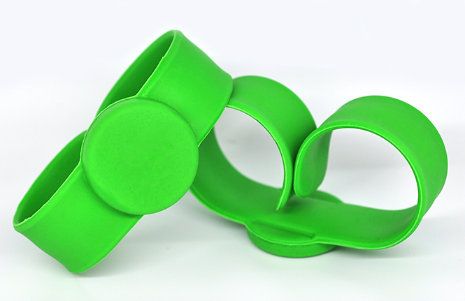 Clap silicone wristband