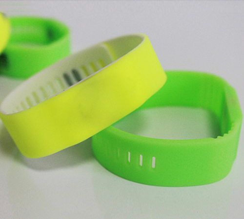 RFID fluorescence silicone wristband