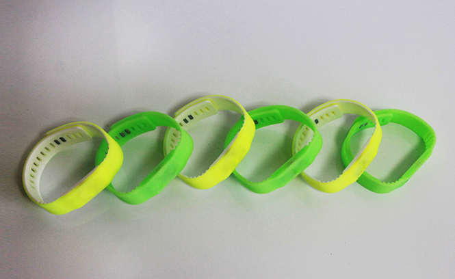 RFID fluorescence silicone wristband