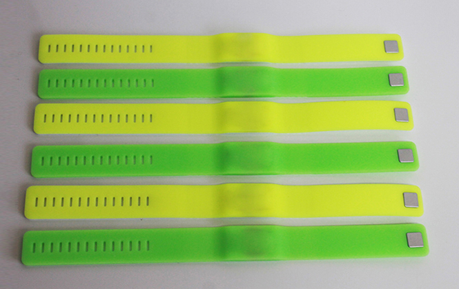 RFID fluorescence silicone wristband